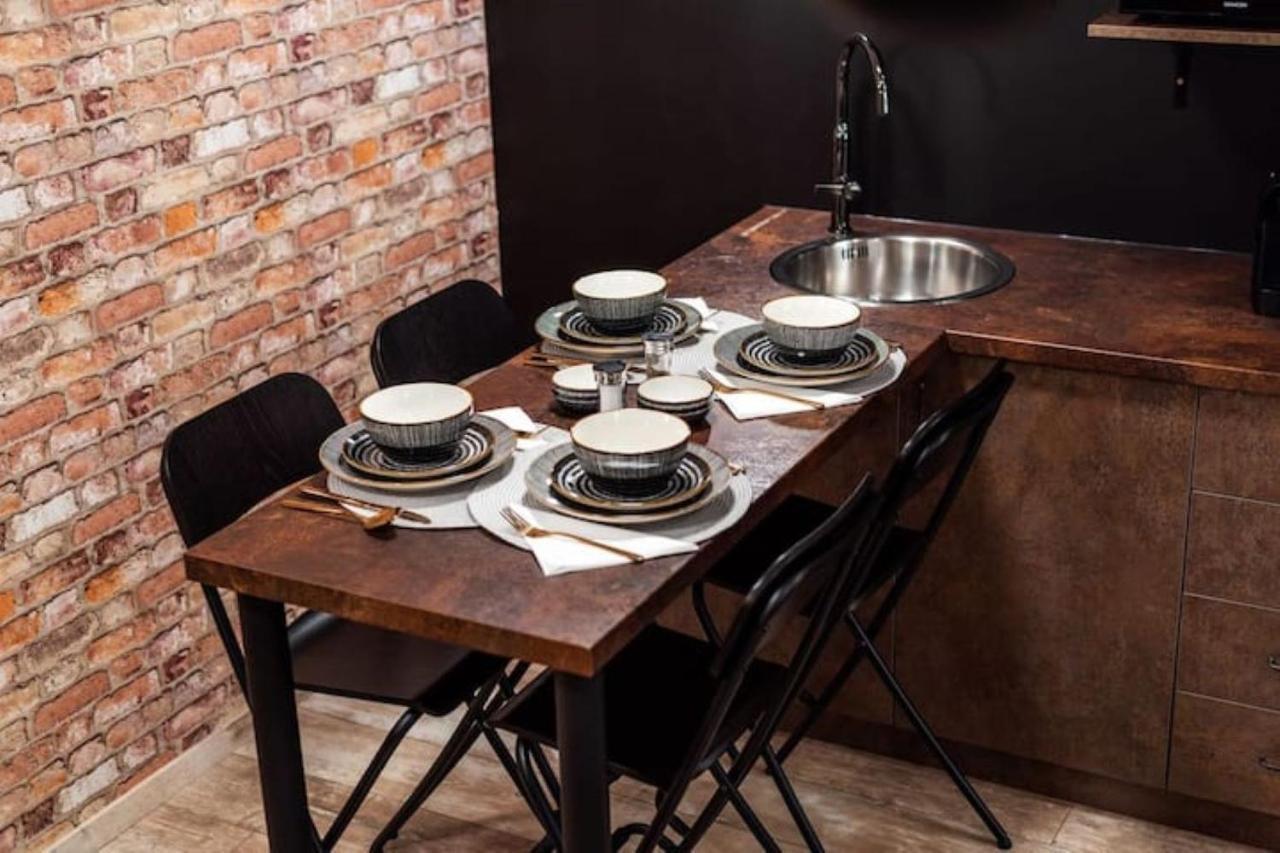 Very Stylish And Ac Apartman *