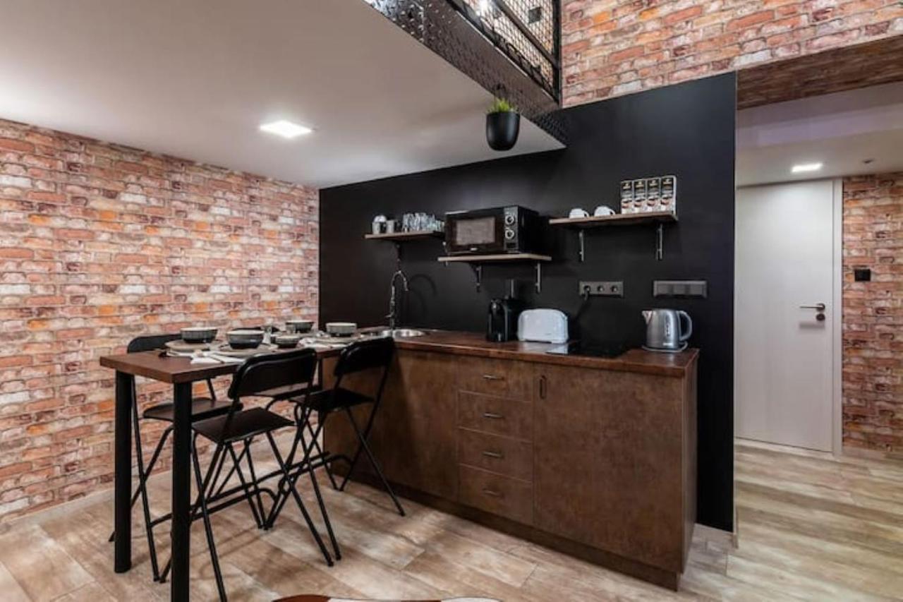 Very Stylish And Ac Apartman *