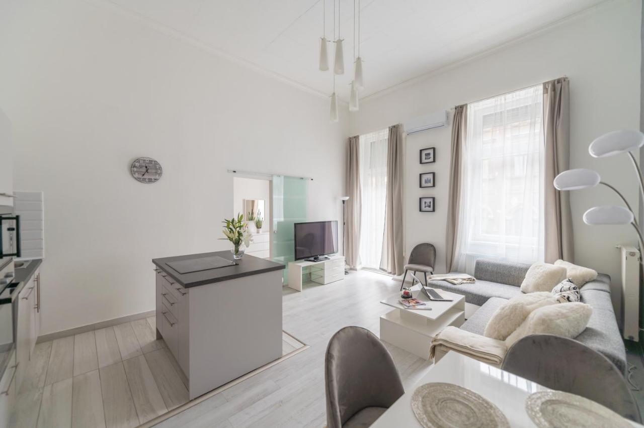 Apartman Downtown Gem Aircond Close To Heroes' Square *