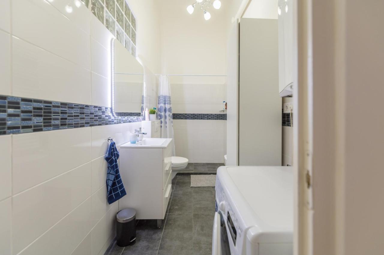 Downtown Gem Aircond Close To Heroes' Square Apartman *