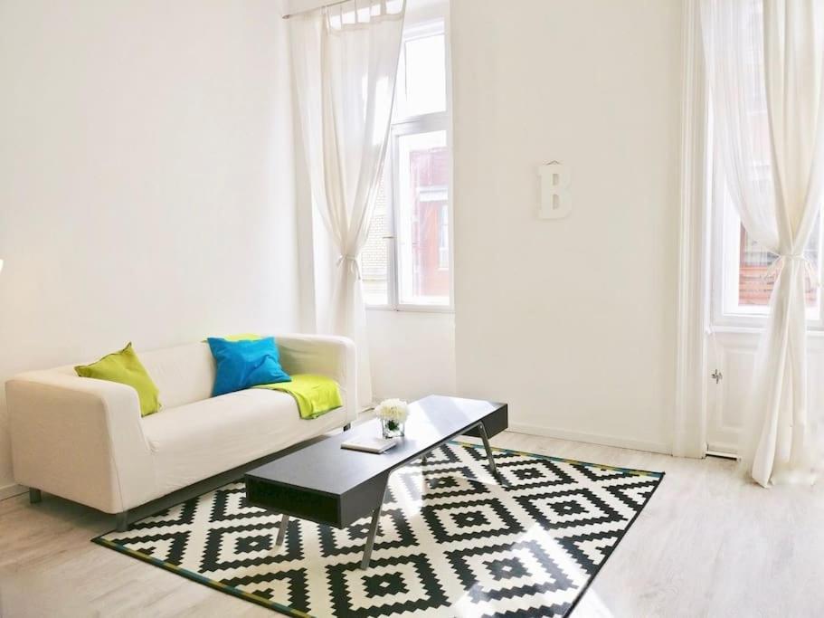Bright And Cozy - Center