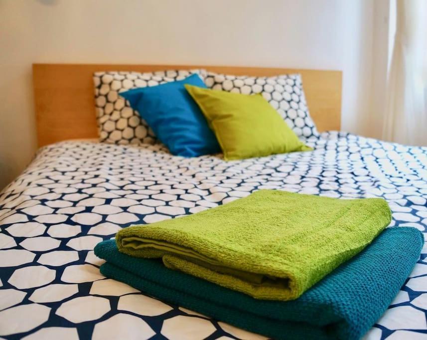 Bright And Cozy - Center *