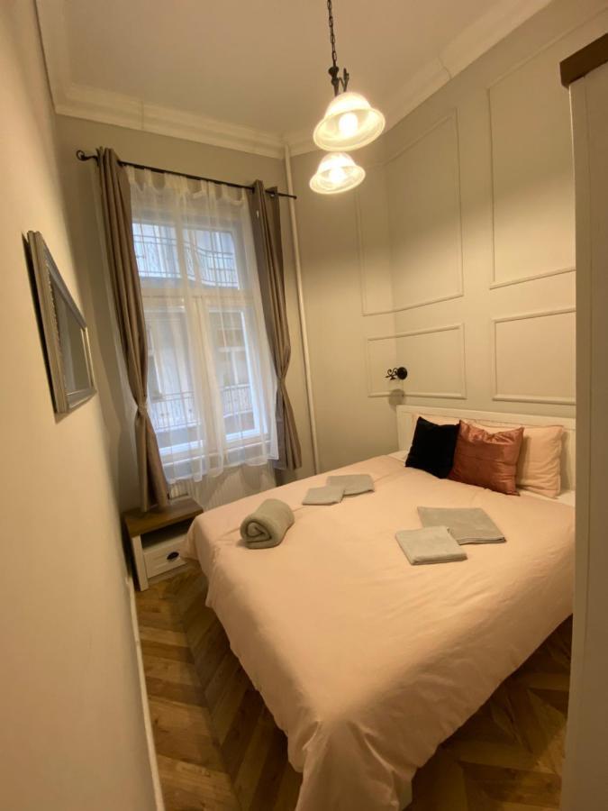 Pj * Budapest