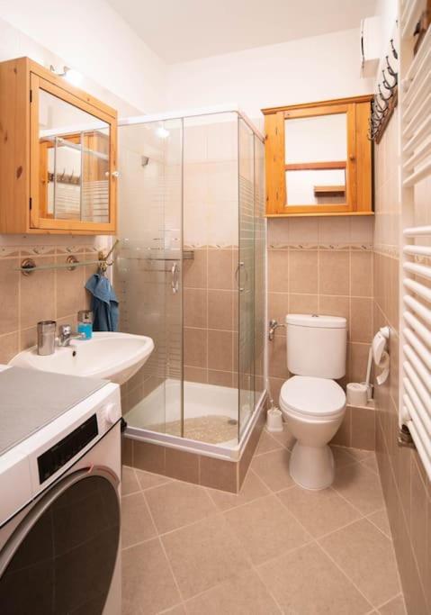 Apartamento Free Parking Orange Apart. - 2ppl, Smarttv, Wifi+ *
