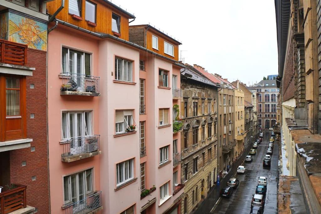 Bright And Cozy - Center *