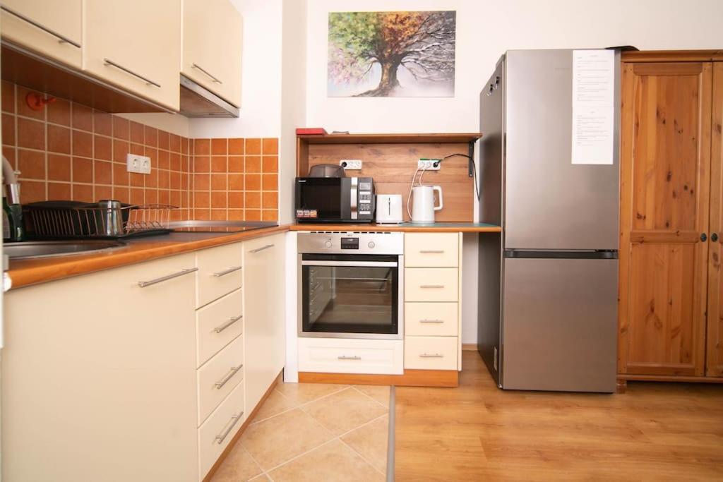 Free Parking Orange Apart. - 2ppl, Smarttv, Wifi+ *