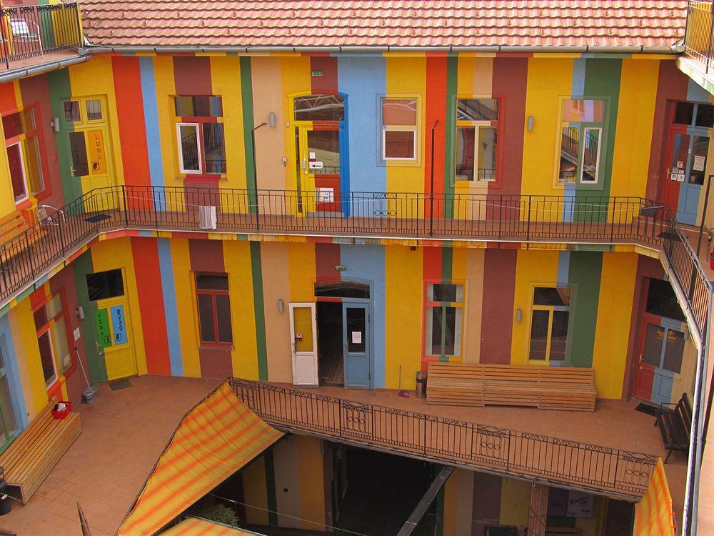 Casa De La Musica Hostel *