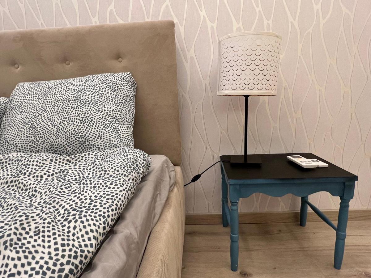 Apartment B112 By Small