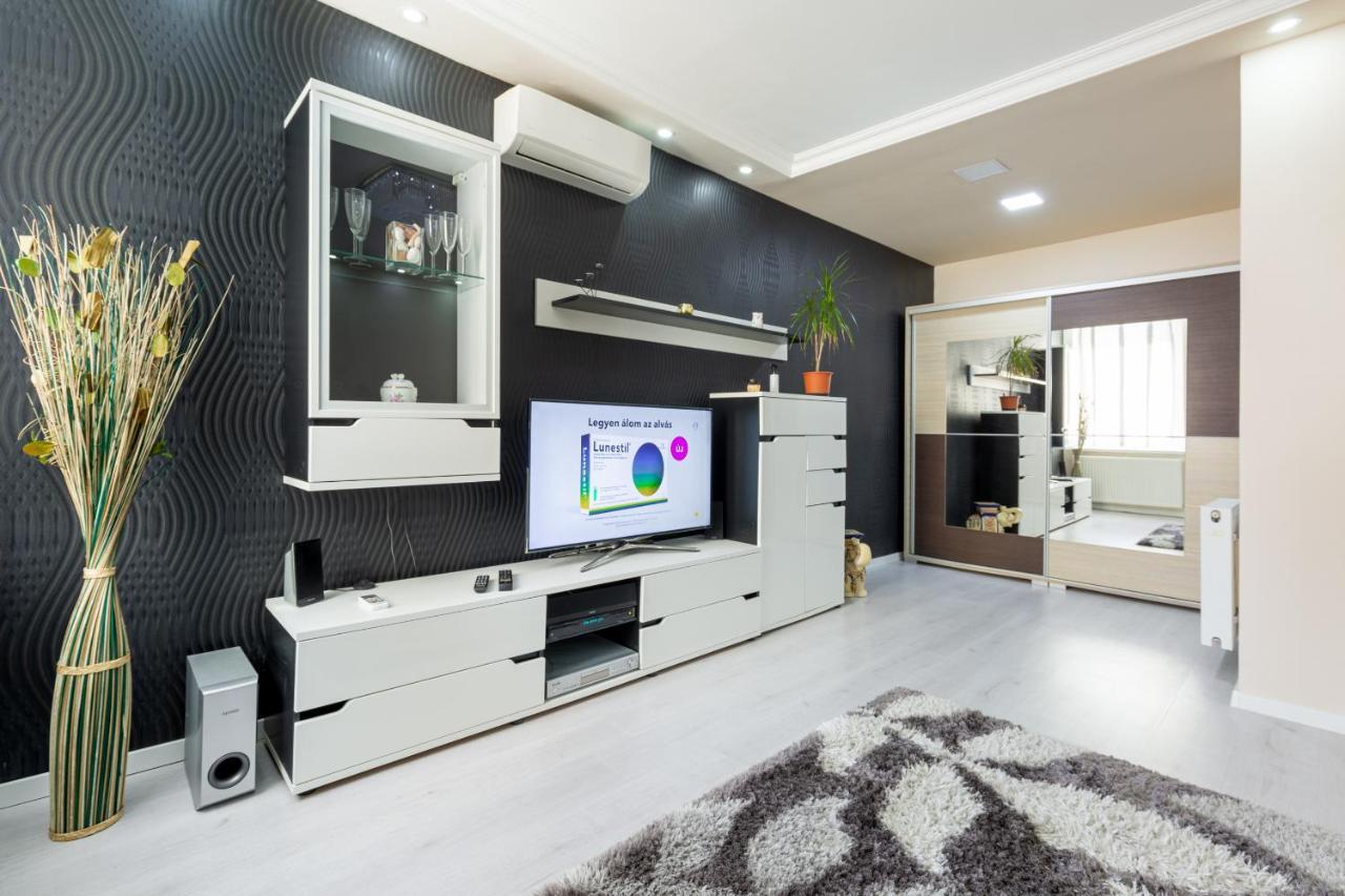 Apartment H29 Vivien Apartman *