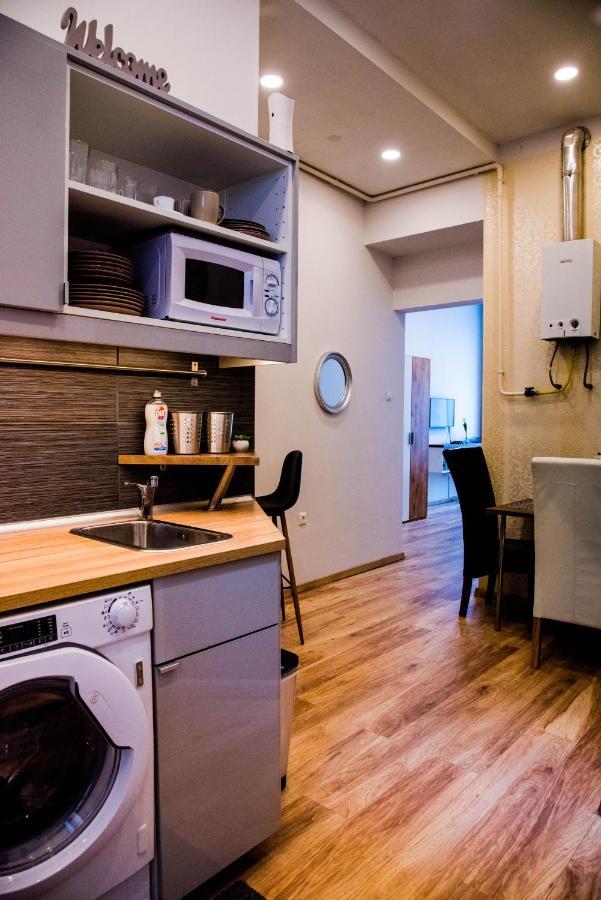 Molnar Cozy Center Retreat For 2 Ac & Perfect Location!