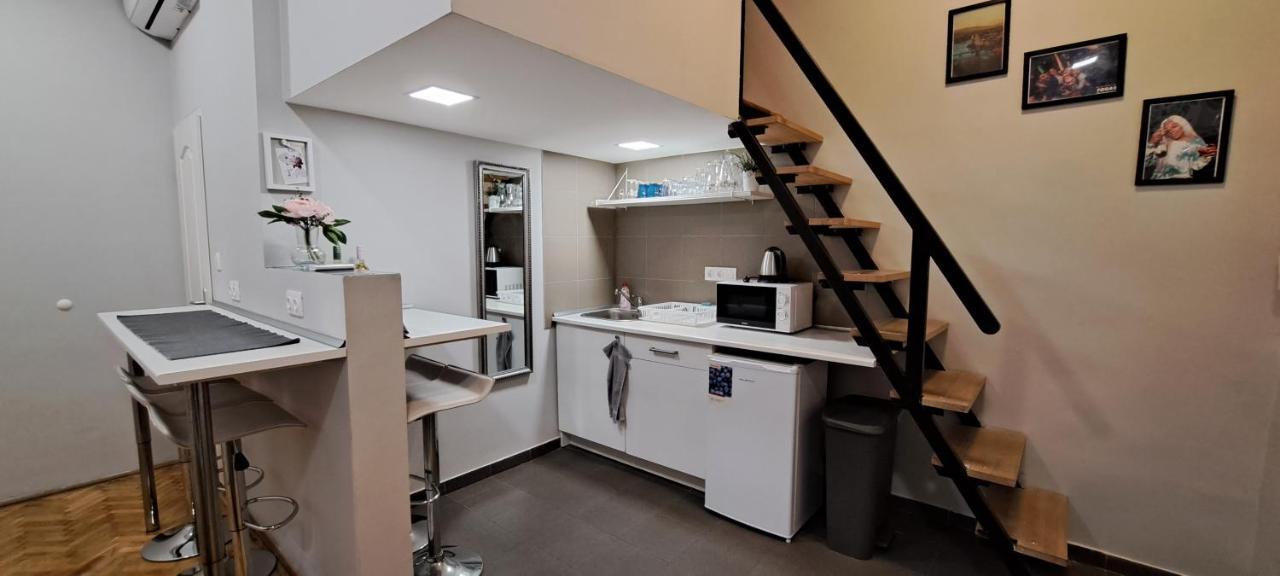 6-pack In The Party District Appartement Boedapest