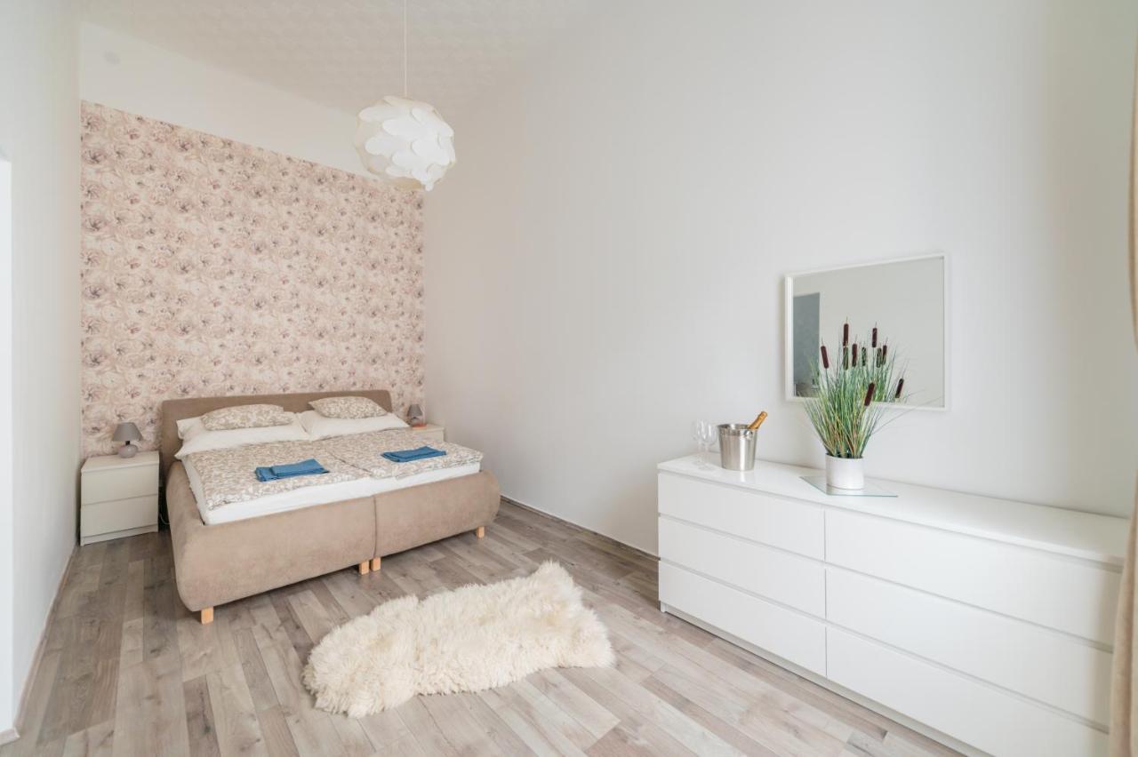 Downtown Gem Aircond Close To Heroes' Square Apartman *