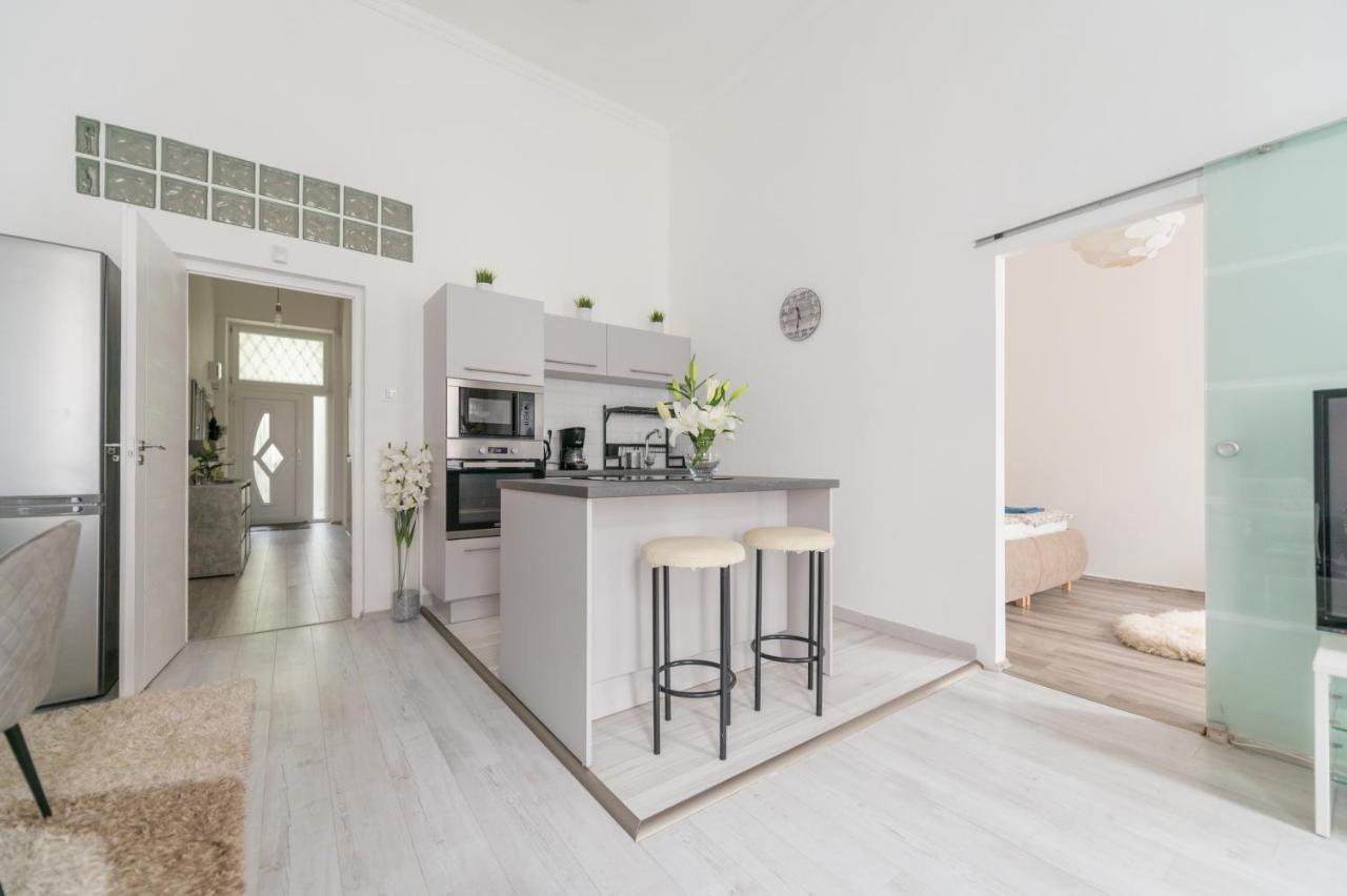Downtown Gem Aircond Close To Heroes' Square Apartman *
