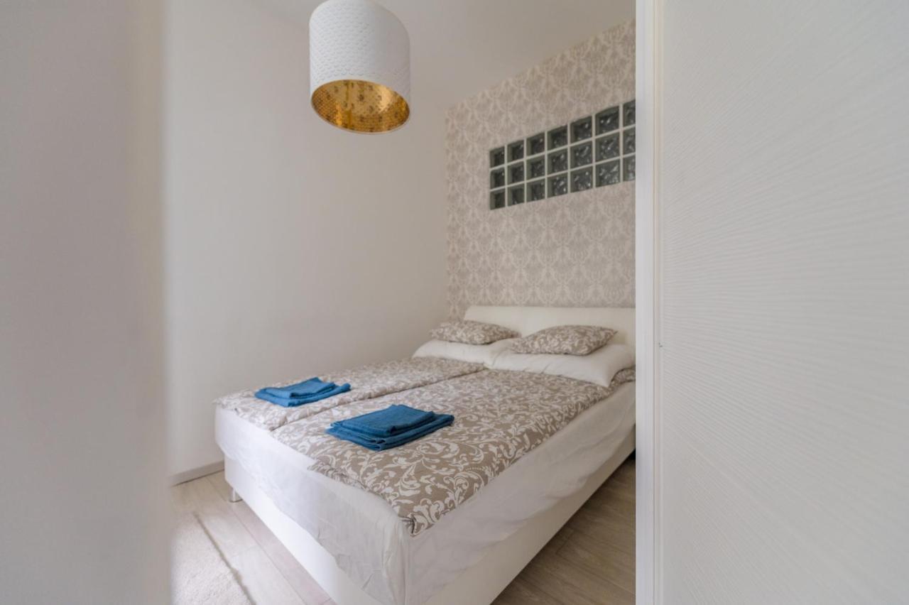 Downtown Gem Aircond Close To Heroes' Square Apartman