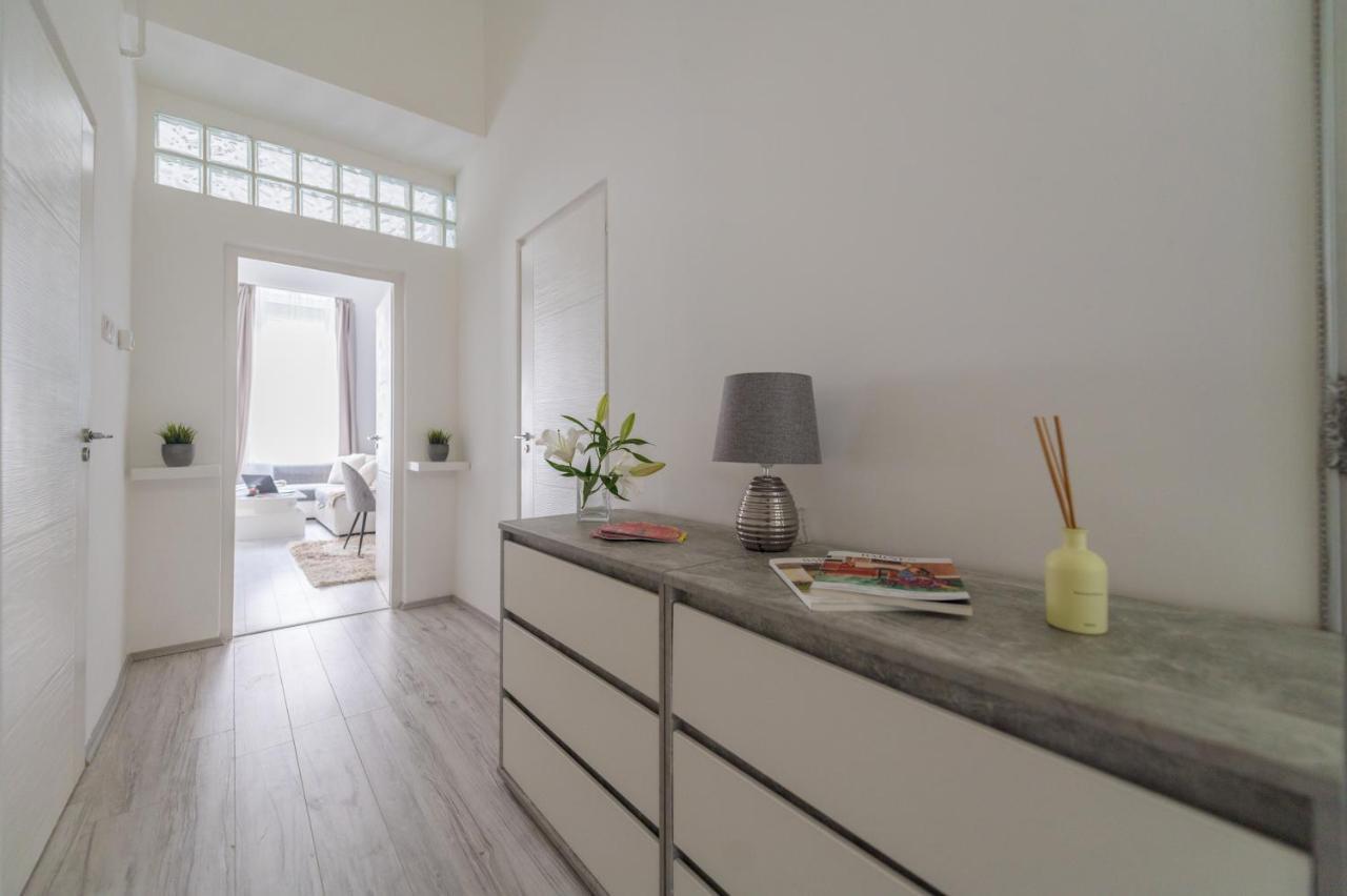 Downtown Gem Aircond Close To Heroes' Square Apartman *