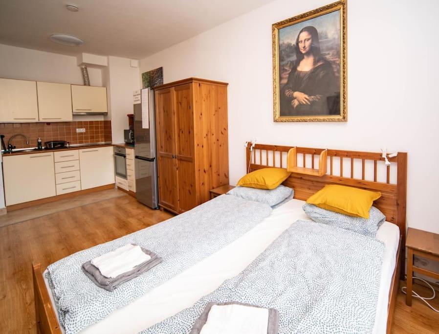 Free Parking Orange Apart. - 2ppl, Smarttv, Wifi+