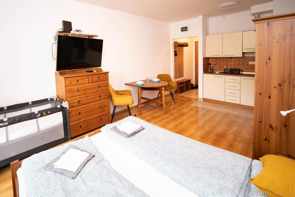Free Parking Orange Apart. - 2ppl, Smarttv, Wifi+ * Budapest