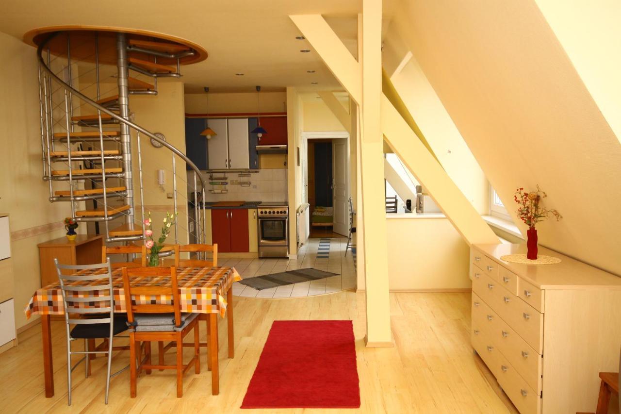 Pal'S Hostel And Apartments *