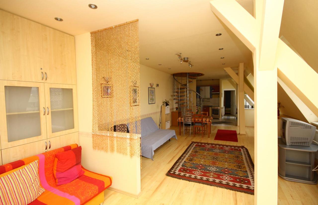 Pal'S Hostel And Apartments *