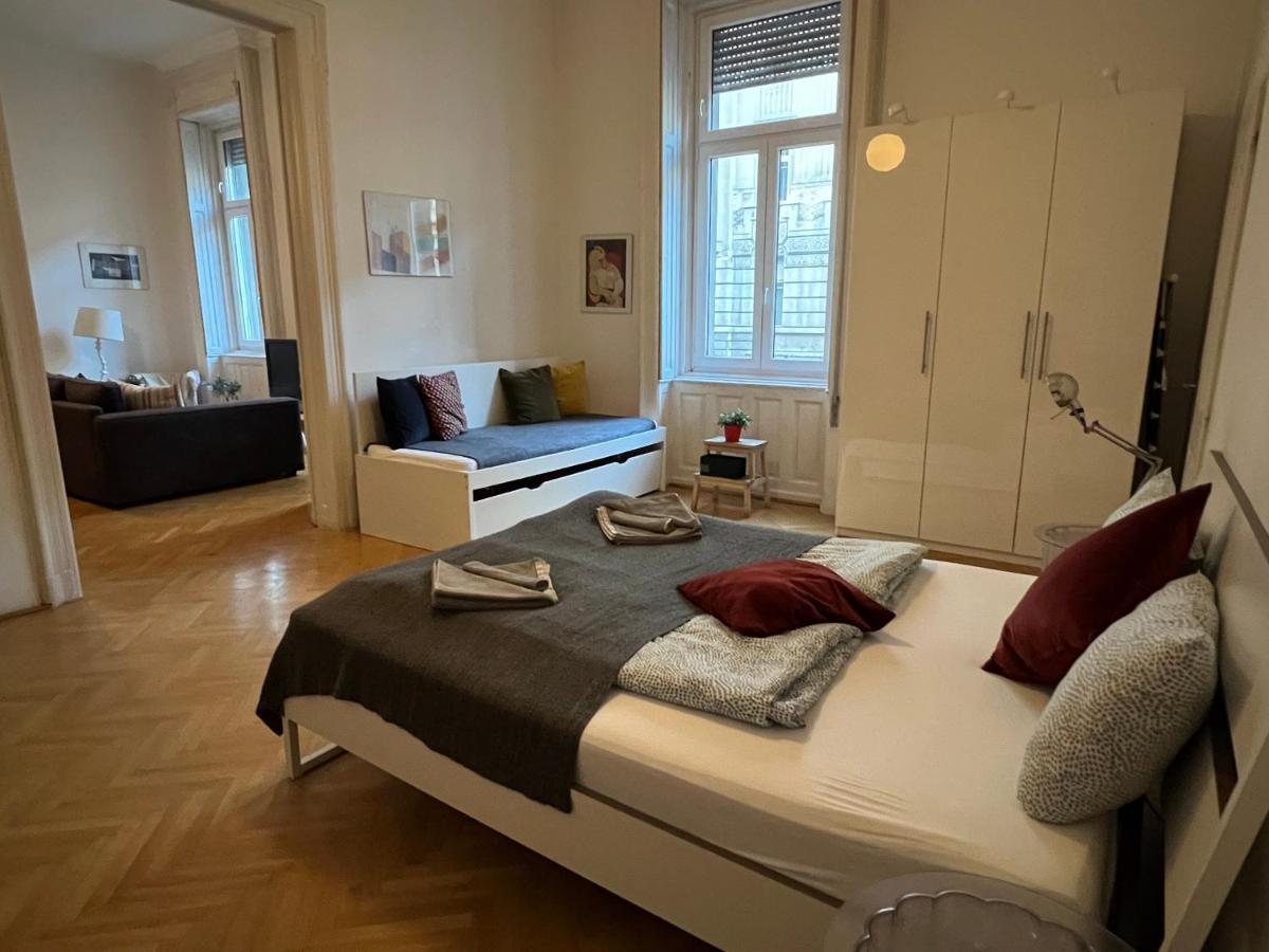 Bourgeois Elegance In The Heart Of Apartment Budapest