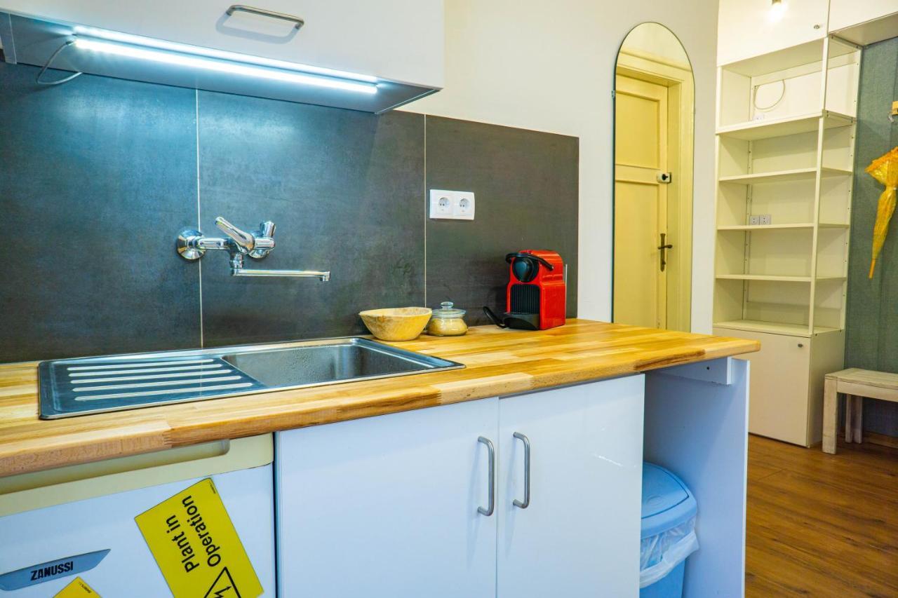 Bond & Sue Apartament *