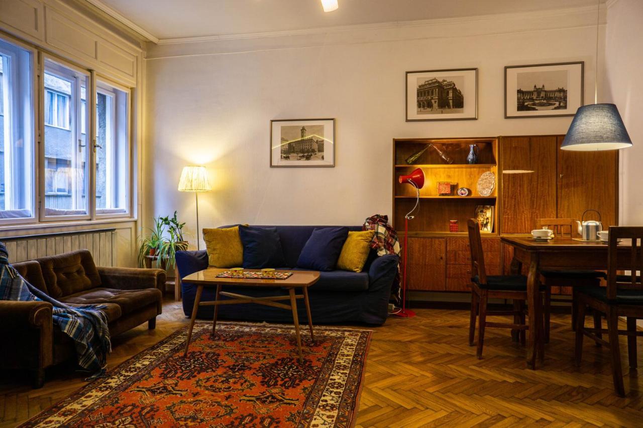 Bond & Sue Budapest