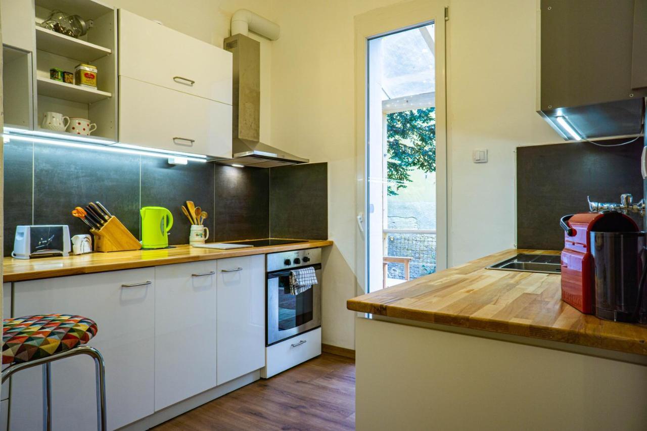 Bond & Sue Apartament *