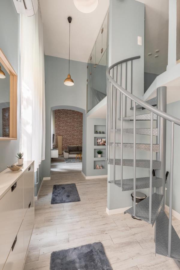 Ny18 Nyar Apartment