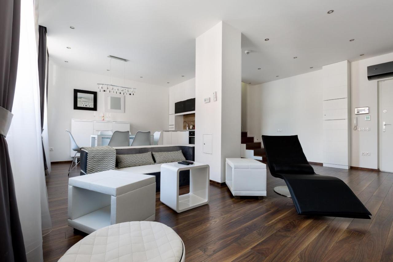 Apartamento Square 2 Bedrooms - Michaelides Voeroesmarty Square Residences