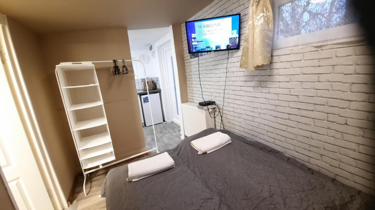 Appartement Hi-bp Garden Batsanyi Tiny House Near The Train With Free Parking *