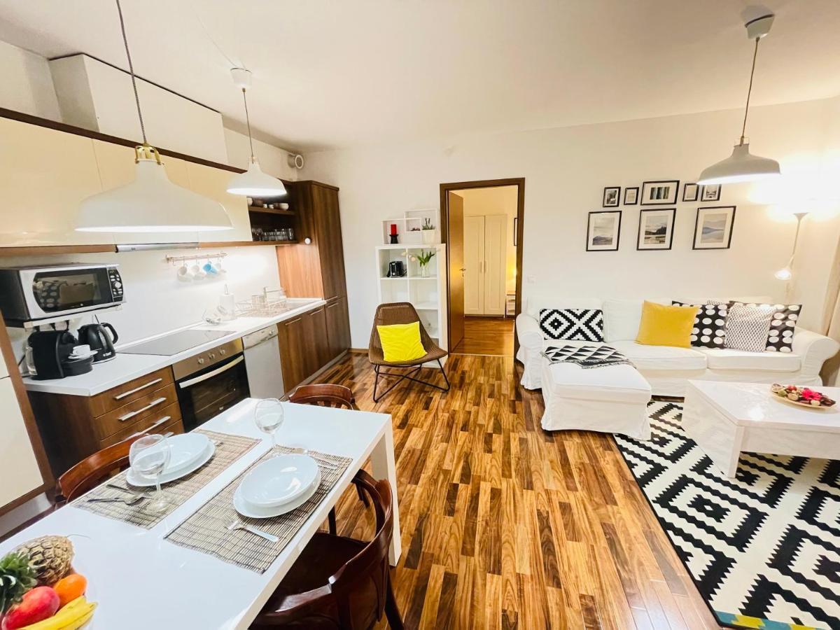 Peony Szekely Mihaly - Free Garage Apartment *