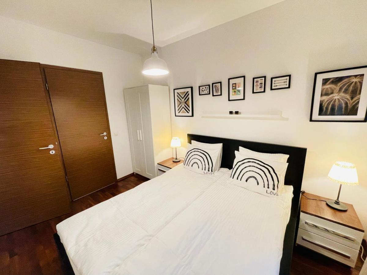 Peony Szekely Mihaly - Free Garage Apartment *