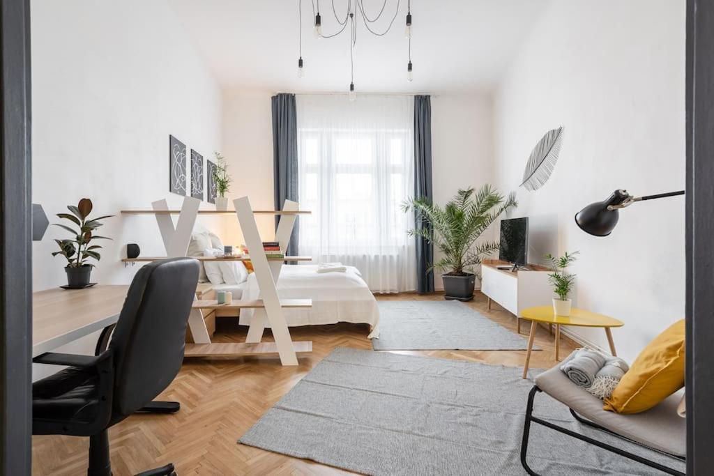 East Side Living Apartman *