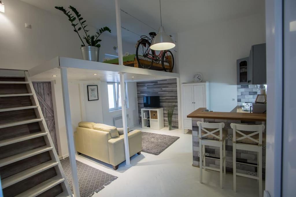 Vintage Near Boulevard With Ac After Renovation Budapeszt
