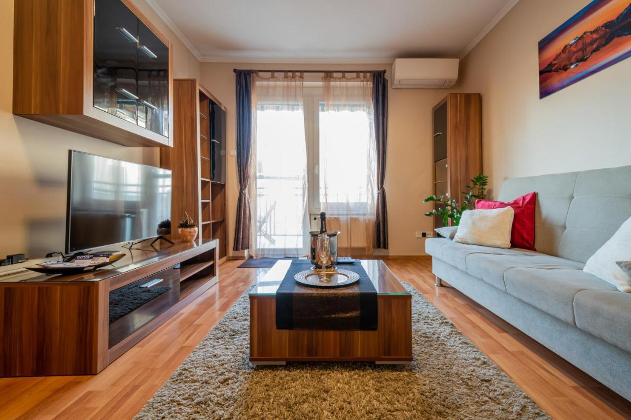 Santos 1214 Apartment *