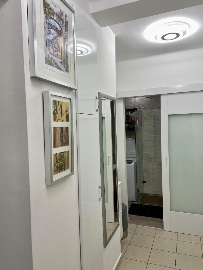 On Gellert Hill Downtown With Free Garage & Castle View Apartment *