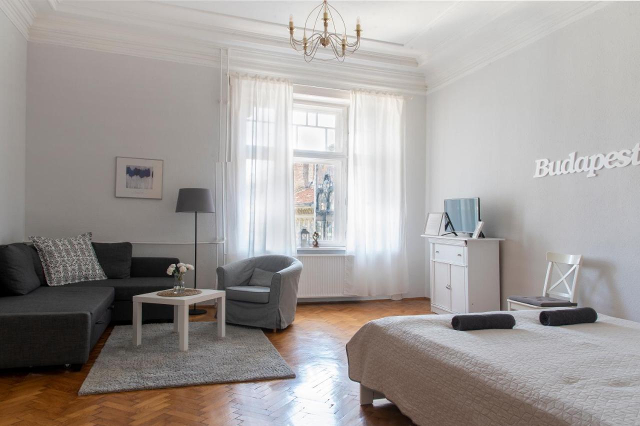 Budapest Apartment *
