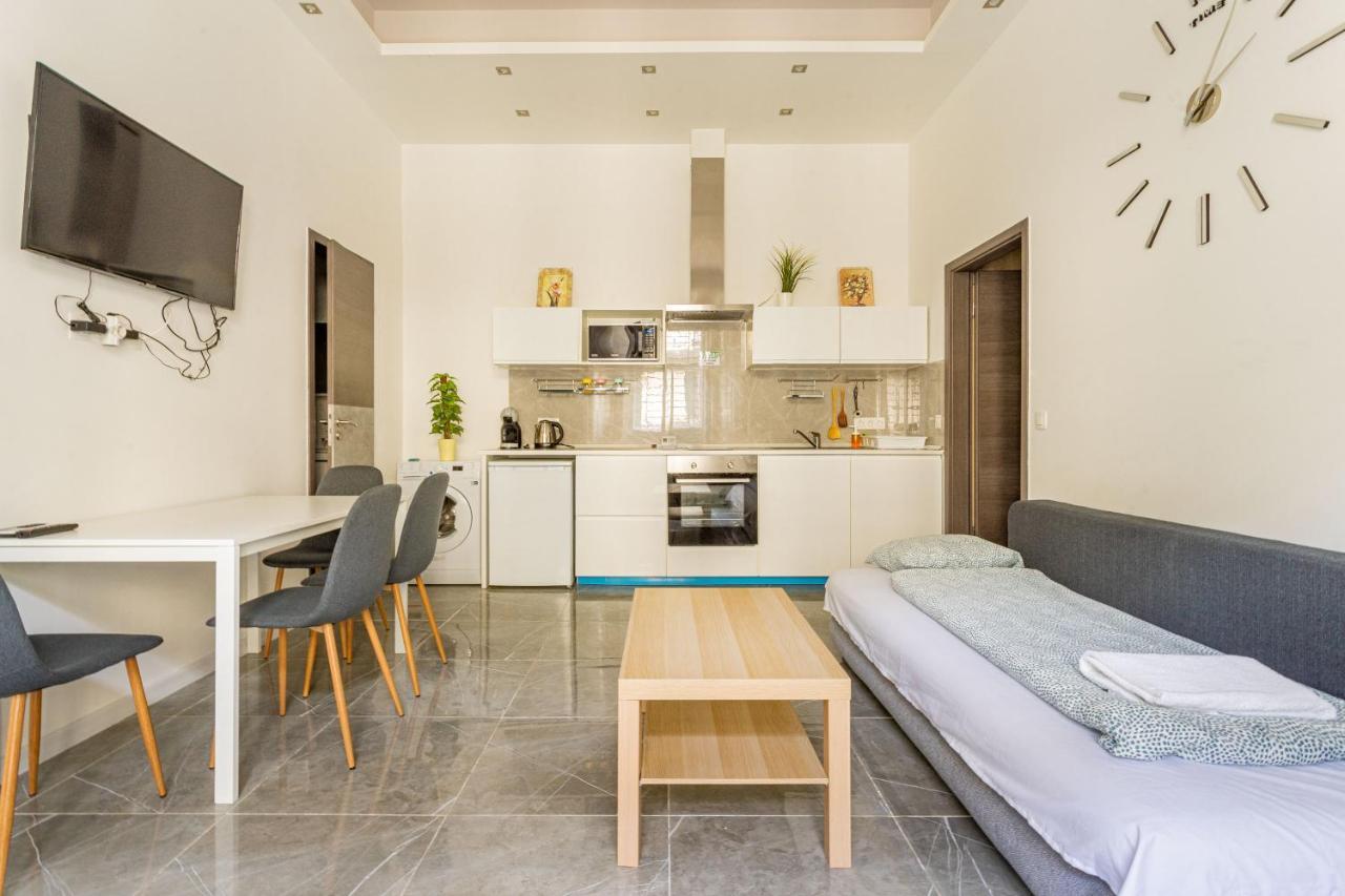 Modernized At Kiraly 51 Apartment