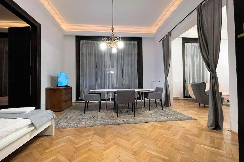 New, 195 Sqm, Full Center Of *