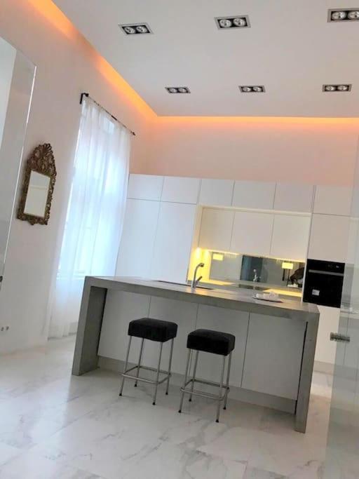 New, 195 Sqm, Full Center Of