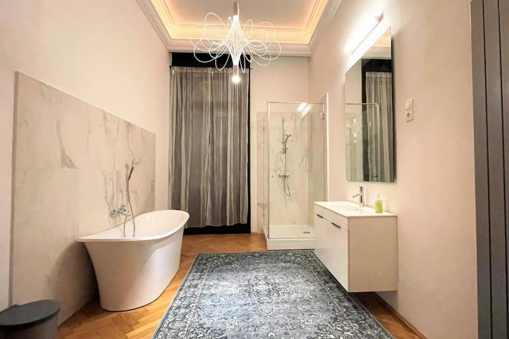 Apartment New, 195 Sqm, Full Center Of