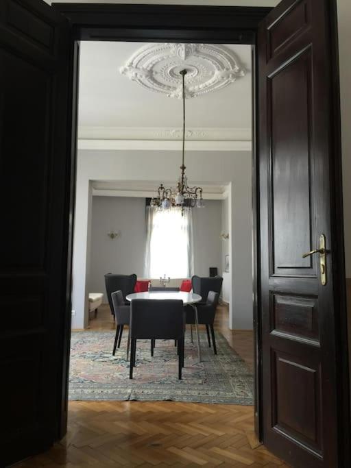 New, 195 Sqm, Full Center Of Apartment