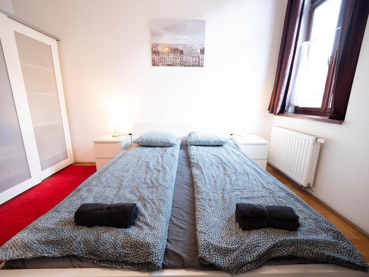 Cozy With Garage At Gozsdu Passage Budapest