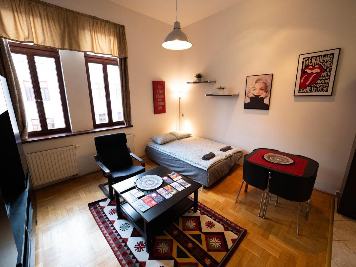 Cozy With Garage At Gozsdu Passage