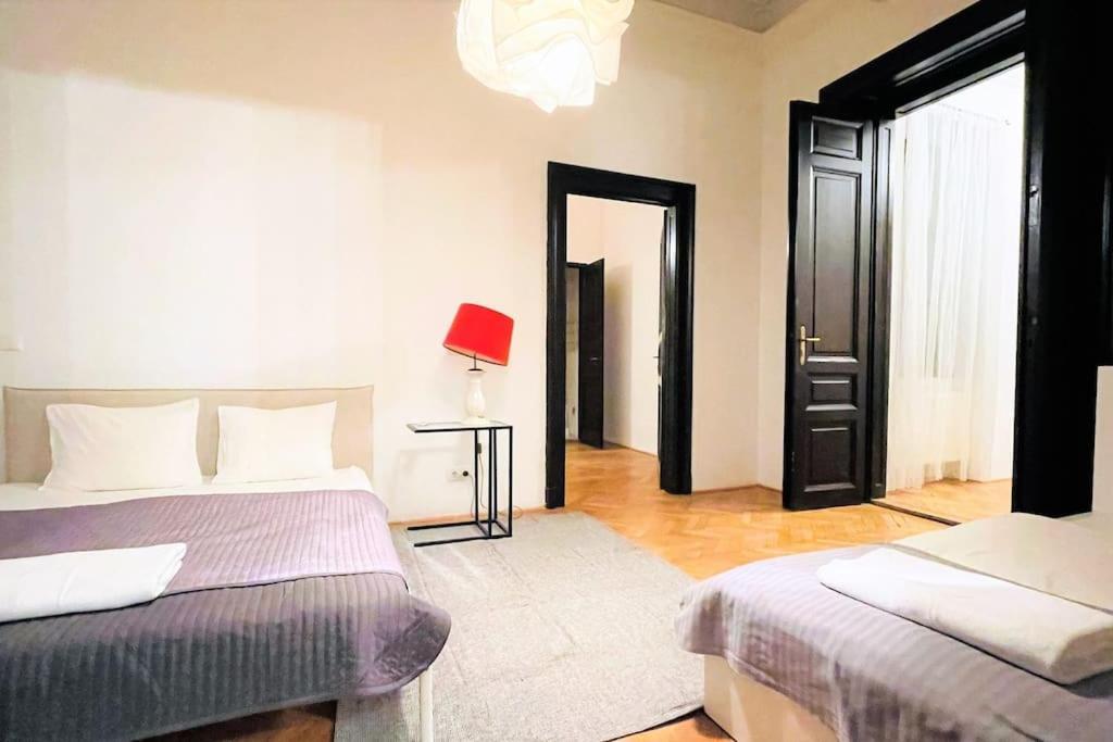 New, 195 Sqm, Full Center Of Apartment