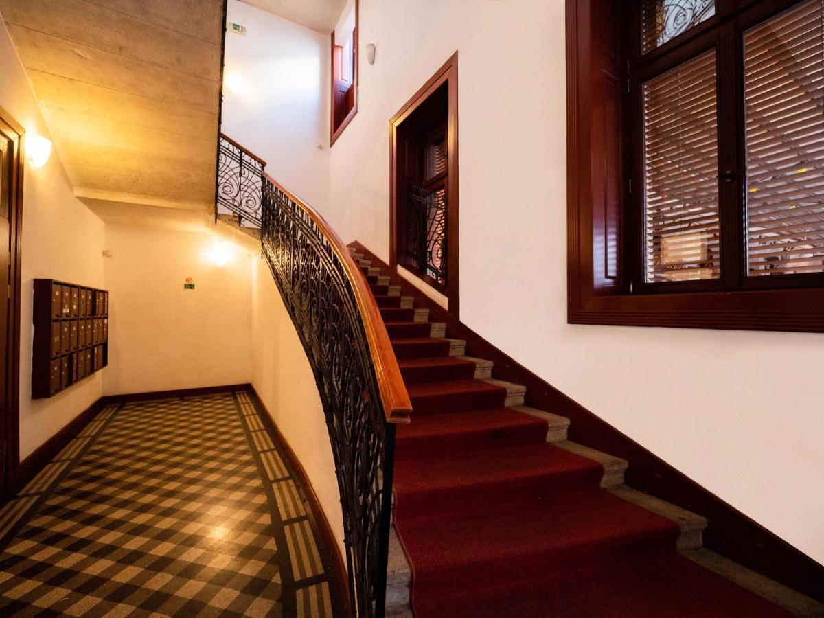 Cozy With Garage At Gozsdu Passage Apartment Budapest