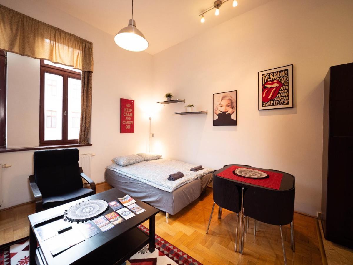 Cozy With Garage At Gozsdu Passage