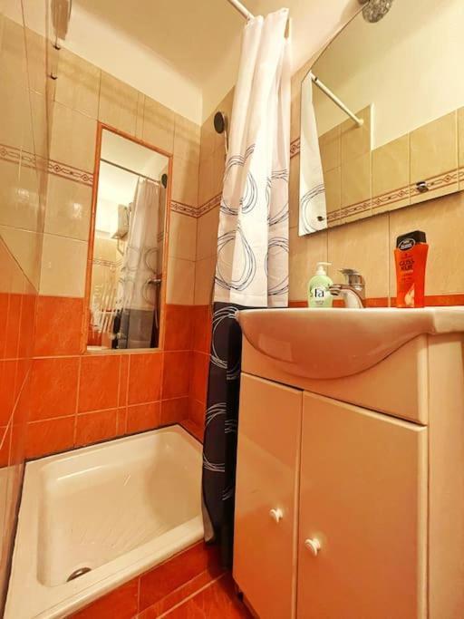 Budget Flat In The Center Apartamento *