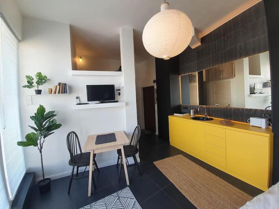 Beauty On The Rooftop With Ac And Rooftop Terrace Apartment