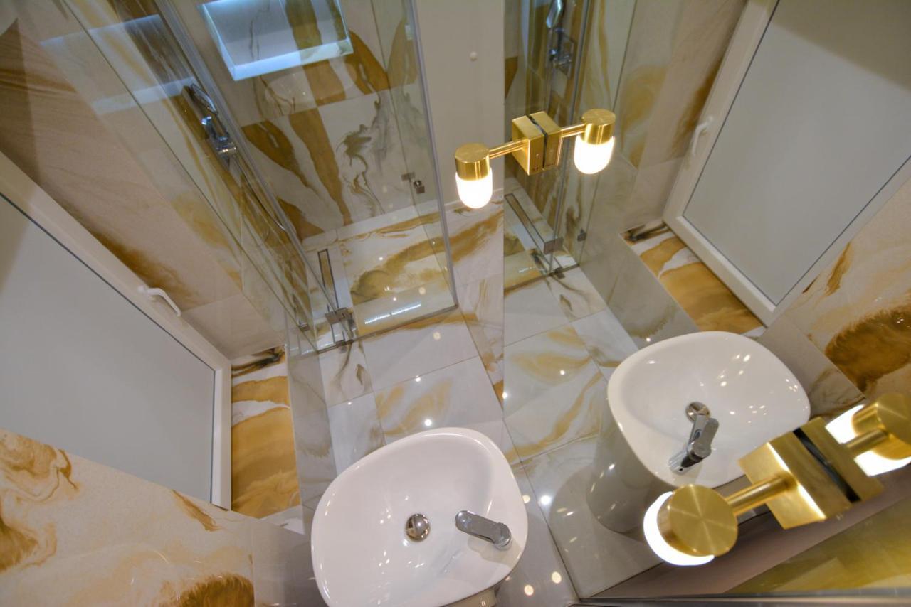 Lion's Den Deluxe Studio Apartment *